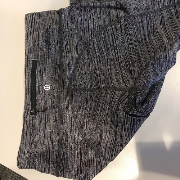 Lululemon Leggings | Gray | 5 Pockets | Size 6 | EUC - Picture 4 of 10